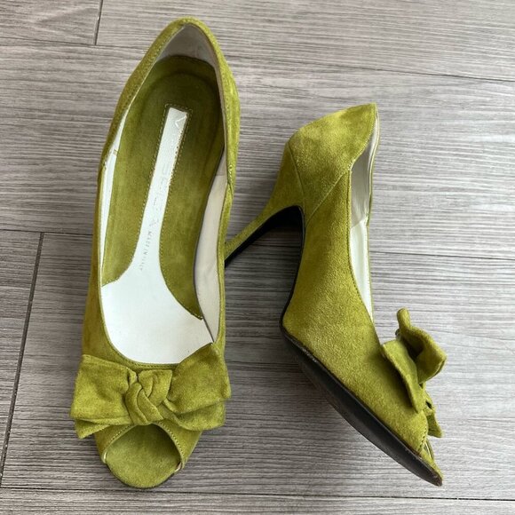 Via Spiga Moss Green Suede Leather Sole Bow Peep Toe Pumps Heels Size W6 - Picture 1 of 8